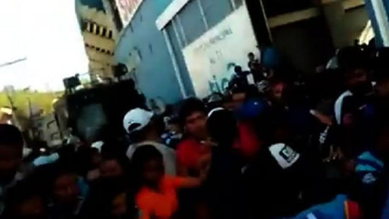 'Гондурасда футбол матчидаги тиқилинч оқибатида одамлар қурбон бўлди'ning rasmi