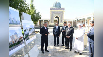 '​Shavkat Mirziyoev Imom Buxoriy maqbarasini ziyorat qildi 'ning rasmi