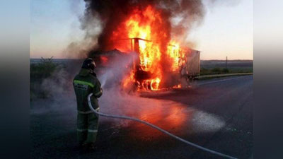 'O`zbekistondan Belarusga harakatlanayotgan yuk mashinasi Qozog`istonda yonib ketdi'ning rasmi