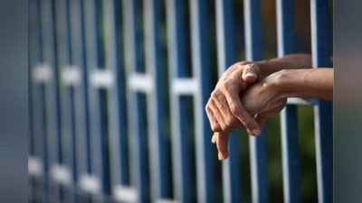 'Jazo muddatini o`tayotgan shaxslarga yaqin qarindoshlari bilan uchrashish vaqti uzaytirildi'ning rasmi