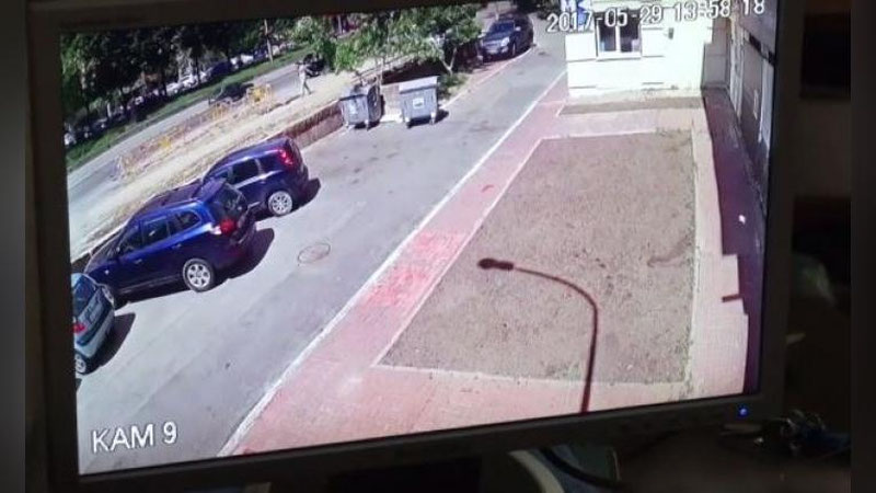 Изрображение 'ДРОЖЬ ЗЕМЛИ: МОЩНЫЙ ПРОРЫВ ТРУБЫ В КИЕВЕ ПОПАЛ НА КАМЕРЫ (ВИДЕО)'