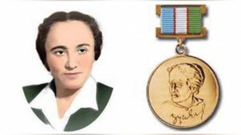 'Президент фармони билан Зулфия номидаги Давлат мукофоти топширилади'ning rasmi