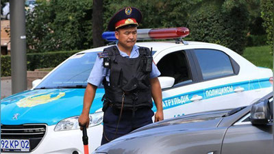 'Qozog`istonda bekatda turgan odamlarni mashina bosib ketdi'ning rasmi