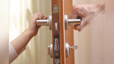 '​Ibratli hikoya: Qizim eshik ochadi'ning rasmi