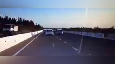 Изрображение 'ОПАСНЫЙ МАНЕВР ПРИВЕЛ К ДТП НА ТРАССЕ ЧАРВАК-ТАШКЕНТ (ВИДЕО)'