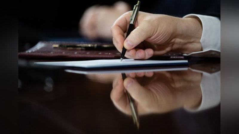 Изрображение 'Путин запретил вывозить из России валюту на сумму более чем $10 тысяч'