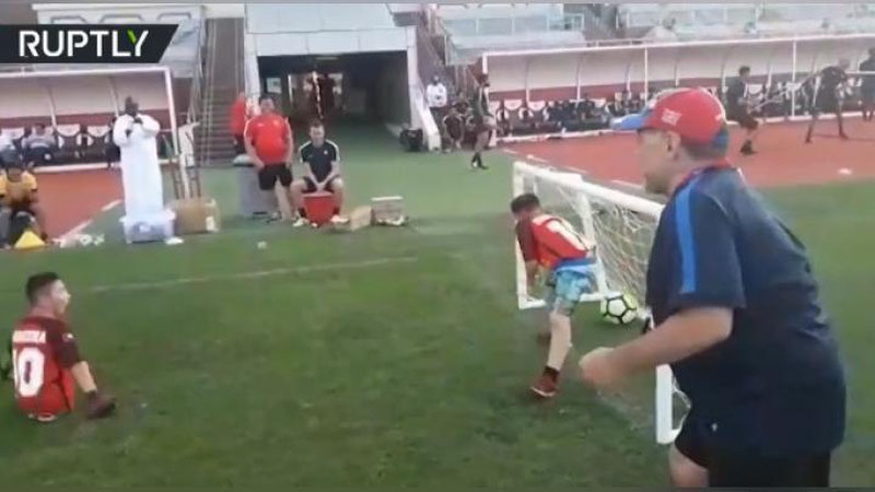 Изрображение 'БЕЗНОГИЙ МАЛЬЧИК ИЗ КАЗАХСТАНА СЫГРАЛ В ФУТБОЛ С МАРАДОНОЙ (ВИДЕО)'