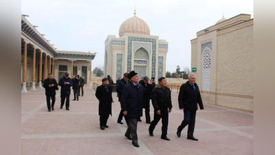 'Mudofaa vazirligi nafaqaga chiqqan habiy xizmatchilarga Samarqand bo`ylab sayohat uyushtirdi'ning rasmi