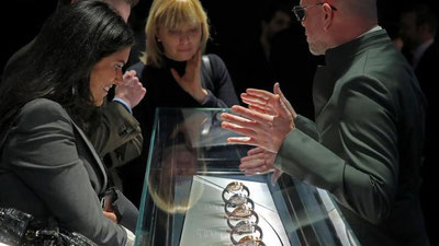 'Jenevada 29-xalqaro soatlar ko`rgazmasi boshlandi 'ning rasmi