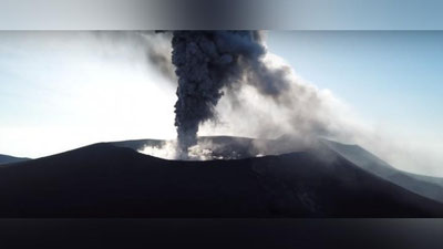 Изрображение 'ГРАНДИОЗНОЕ ИЗВЕРЖЕНИЕ ВУЛКАНА СНЯЛИ НА ВИДЕО'