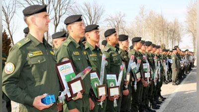 'O`zbekiston armiyasi askarlarini uyga kuzatmoqda (fotoreportaj)'ning rasmi