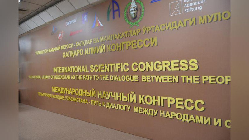 'Халқаро конгресс иштирокчилари ўз фикр-мулоҳазалари билан ўртоқлашмоқда'ning rasmi