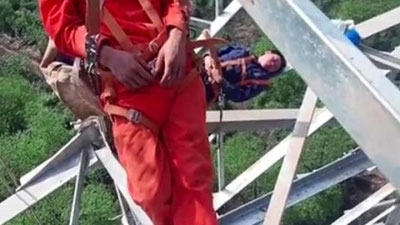 'Og`ir ish kunidan charchagan elektriklar 50 metr balandlikda mudrab qolishdi 'ning rasmi