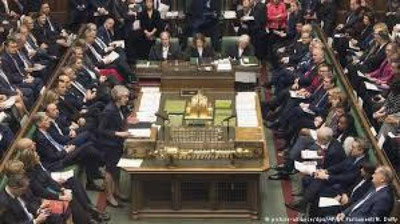 'Britaniya parlamenti Brexit bo`yicha tayyorlangan kelishuvga qarshi ovoz berdi 'ning rasmi