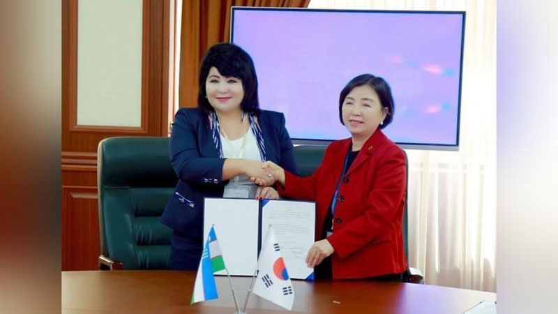 'O`zbekiston Xotin-qizlar qo`mitasi Koreya Ixtirochi Ayollar Assosiasiyasi bilan hamkorlikni yo`lga qo`yish bo`yicha kelishib oldi'ning rasmi