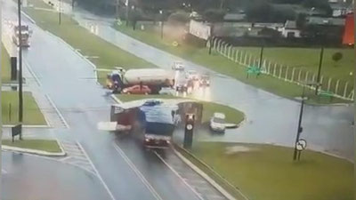 Изрображение 'В МАССОВОМ ДТП В БРАЗИЛИИ ПОСТРАДАЛИ 11 ЧЕЛОВЕК (ВИДЕО)'