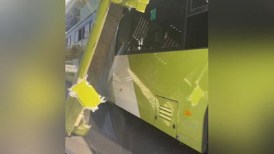 'Toshkentda yangi avtobusning tom qismi tushib qoldi (video)'ning rasmi