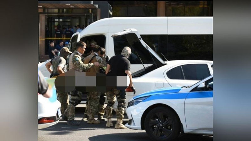 'Qozog`istonda bankka hujum qilgan shaxs giyohvand ekani ma`lum bo`ldi'ning rasmi