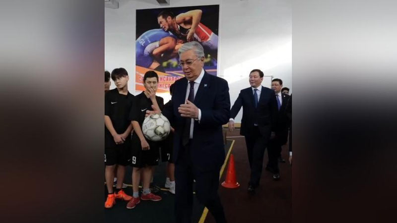 'Қозоғистон Президенти дарвозага тепган тўпи гол бўлгани кўрсатилганида бошқа тўп бўлиб чиқди (видео)'ning rasmi