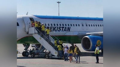 'Kolumbiya terma jamoasi Uzbekistan Airways samolyotlaridan foydalanmoqda 'ning rasmi