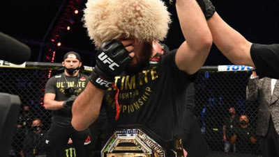 'Habib Nurmagomedov UFC 254 turnirda Jastinni muddatdan oldin taslim etib g`alaban qozondi. Va onasi uchun boksni tark etdi'ning rasmi