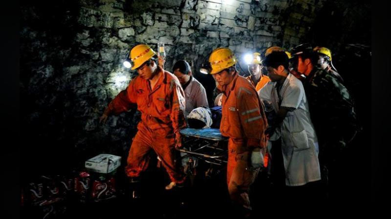 Изрображение 'Китайские шахтёры ждали спасения под землёй пять недель'