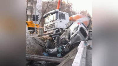 Изрображение 'ДТП В СЕРГЕЛИ: ВОДИТЕЛЬ И ПАССАЖИР KIA ЧУДОМ ОСТАЛИСЬ ЖИВЫ (ФОТО, ВИДЕО)'