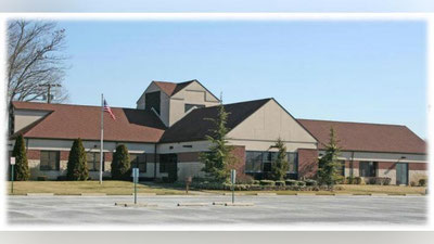 '10 ёшли бола мактабда отишма уюштириши ҳақида таҳдид қилгани учун ҳибсга олинди'ning rasmi