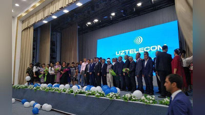 'Navoiy viloyati hokimi aloqachilarni bayram munosabati bilan taqdirladi'ning rasmi