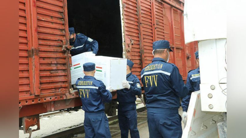 Изрображение 'Узбекистан направил гуманитарный груз Таджикистану'