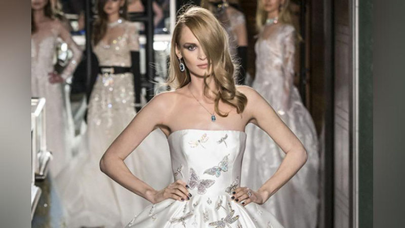 Изрображение 'ДИЗАЙНЕР ИЗ США СШИЛА СВАДЕБНОЕ ПЛАТЬЕ ЗА $2,1 МЛН'