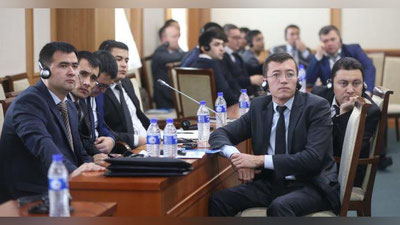 Изрображение 'БРИТАНСКИЕ ЭКСПЕРТЫ ПОДЕЛИЛИСЬ НОВЫМИ ПОДХОДАМИ В ГОСУПРАВЛЕНИИ (ФОТО)'