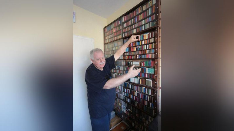 'ENG KIChIK  KITOBLAR SOHIBI'ning rasmi