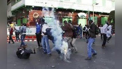 'Senegal: polisiya va talabalar to`qnashuvi'ning rasmi