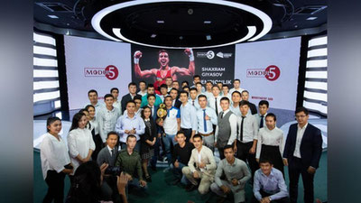 'Shahram G`iyosov tengdoshlari bilan uchrashdi'ning rasmi