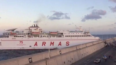 'Канар оролида паром пристанга келиб урилди (Видео)'ning rasmi