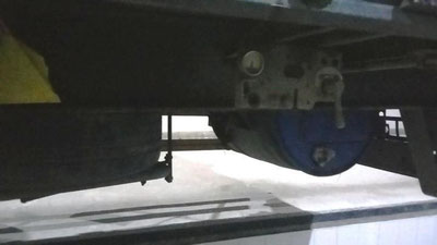 '“Mersedes-Bens” tirkamasi ostiga 1050 litr dizel yoqilg`isi yashirilganligi fosh etildi'ning rasmi