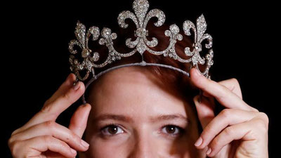 'Mariya-Antuanettaga tegishli zargarlik buyumlari kimoshdi savdosiga qo`yildi 'ning rasmi