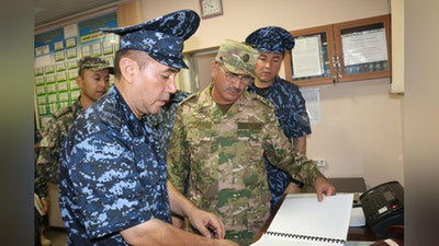 'Ilk marotaba Navoiy garnizonida Kuchishlatar bo`linmalar hamkorligida tungi maxsus mashg`ulotlar o`tkazildi (Video)'ning rasmi