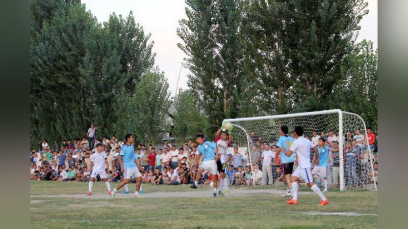 'Har bir mahallada futbol maydonlari tashkil etiladi'ning rasmi