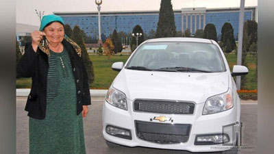 'Жиззахлик фермерга Президент машина совға қилди'ning rasmi