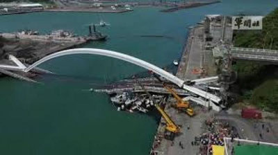 'Tayvanda ko`prik quladi, qurbonlar bor (Video)'ning rasmi