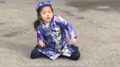 Изрображение 'ЗАЖИГАТЕЛЬНЫЙ ТАНЕЦ МАЛЫШКИ ПОД "БОЖАЛАР" ПОКОРИЛ СОЦСЕТИ (ВИДЕО)'