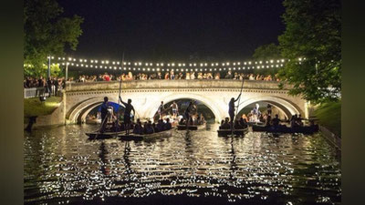 '​Кембриж  университети талабалари битирув кечасини нишонлади (Фото)'ning rasmi