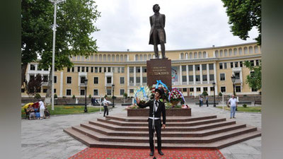 Изрображение 'В Ташкенте признались в любви к Пушкину (фото)'
