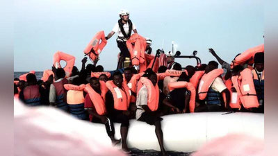 'Malta sohillarida dengizga qulagan muhojirlar qutqarildi'ning rasmi