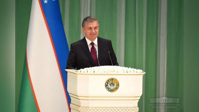 'Shavkat Mirziyoev: Barcha yutuqlarimizning ijodkori va bunyodkori bo`lgan halqimizga farzandlik mehrim bilan ta`zim qilaman'ning rasmi