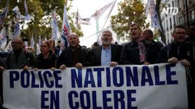 'Parijda polisiyachilar norozilik namoyishiga chiqishdi'ning rasmi