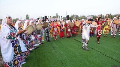 '​ДОИРАЧИ АЁЛЛАР ҲАЯЖОНЛАНГАНИ УЧУН ИМОМАЛИ РАҲМОН ХОТИН-ҚИЗЛАР РАИСИНИ ИШДАН ҲАЙДАДИ'ning rasmi