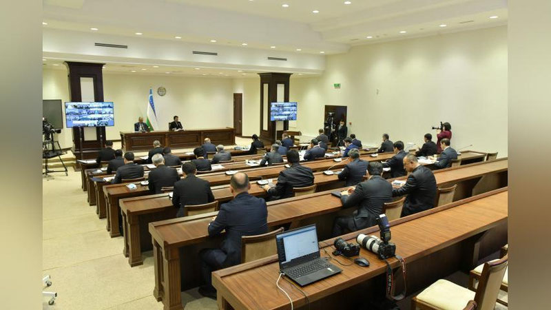 '"Давлат бюджети даромадлари 116 трлн сўмни ташкил этиб, прогноз 108,4 фоизга ошириб бажарилган". Вазирлар Маҳкамаси ҳисоботи эшитилди'ning rasmi